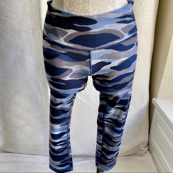 Lululemon 6 Under Camo Print Crop Leggings Tights - Picture 4 of 8